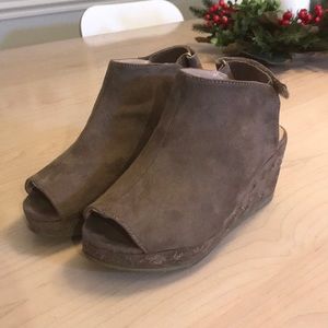 Kenneth Cole Wedge Sandle